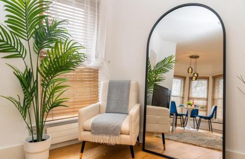 Soho Apartment | Heart of London's West End/Pro Host