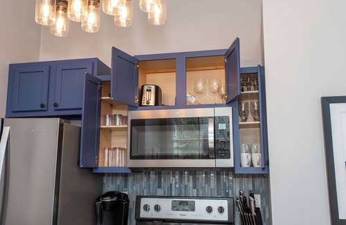 Covington Condo | Heart of Mainstrasse Apt 1