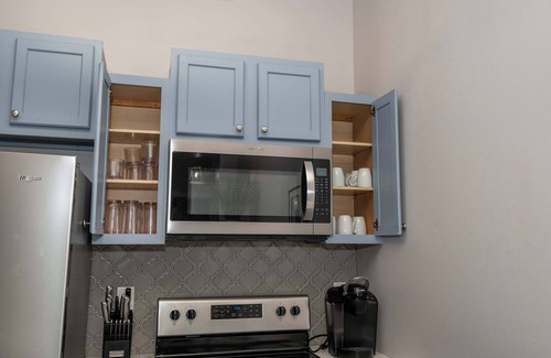 Covington Condo | Heart of Mainstrasse Apt 2