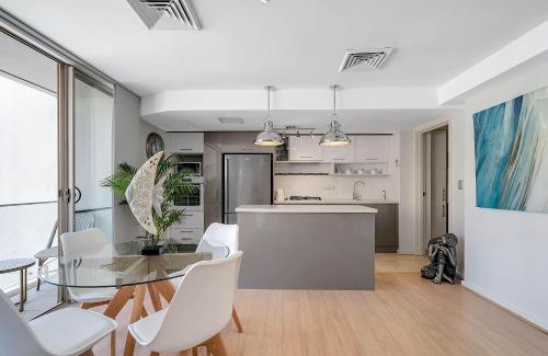 Manly Apartment | Heart of Manly - Quiet 1 Bed between Beach & Harbour