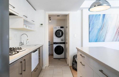 Manly Apartment | Heart of Manly - Quiet 1 Bed between Beach & Harbour