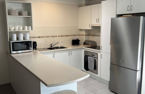 Newport Apartment | Heart of Newport, Minutes to the Beach, Spacious 3 Bedroom Apartment