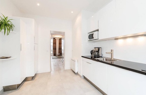 Bonne-Nouvelle Apartment | HEART of Paris, MONTORGUEIL, Les Halles, Louvre.