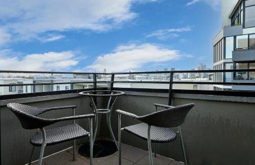 Port Melbourne Apartment | Heart of Port Melbourne Urban Escape