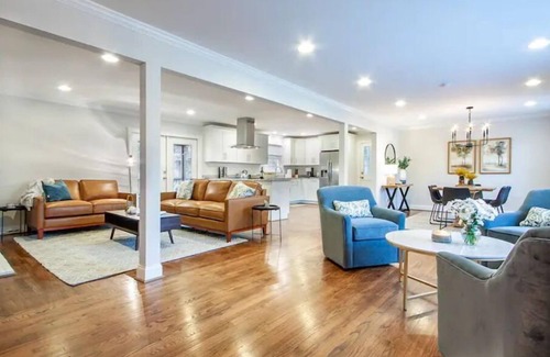 Roswell House | Heart of Roswell- Stylish Ranch Near Canton St.