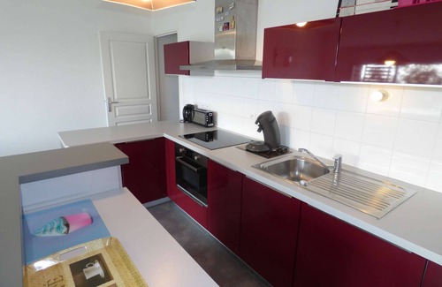 Les Sablettes Apartment | Heart of Sablettes, beach on face.NEW