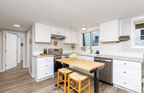 Spenard House | Heart of Spenard Bright and Airy Garden Level.n