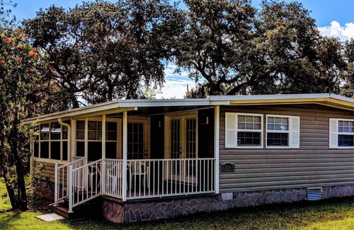 Fort McCoy Cottage | Heart of the Ocala National Forest and Lake Kerr Beautiful & Delightful Lake Cottage