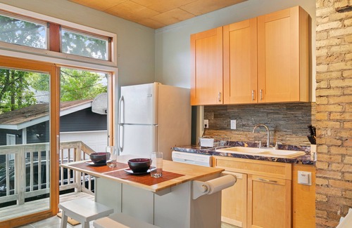 Whittier Apartment | Heart of Uptown - Victorian Retreat