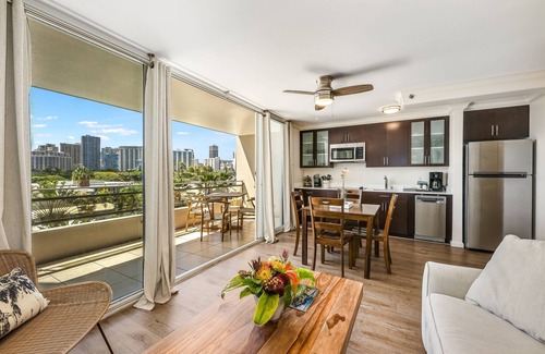 Waikiki Condo | Heart of Waikiki, 2 blocks to beach, kitchenette, lanai, free parking nearby!