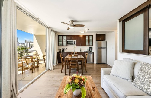 Waikiki Condo | Heart of Waikiki, 2 blocks to beach, kitchenette, lanai, free parking nearby!