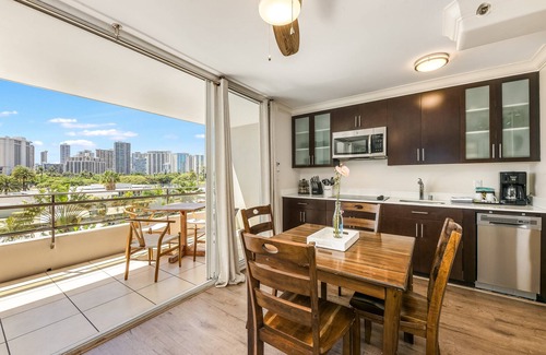 Waikiki Condo | Heart of Waikiki, 2 blocks to beach, kitchenette, lanai, free parking nearby!