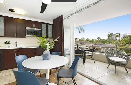 Waikiki Condo | Heart of Waikiki Corner Unit just a short walk to Beach and Restaurants!