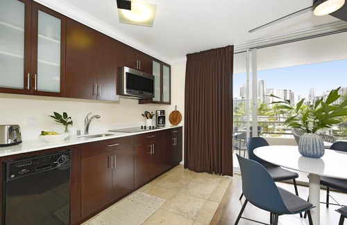 Waikiki Condo | Heart of Waikiki Corner Unit just a short walk to Beach and Restaurants!