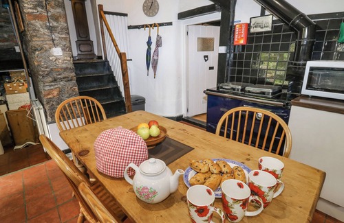 Brixham Cottage | HEARTHSTONE EAST COTTAGE, pet friendly, with open fire in Brixham