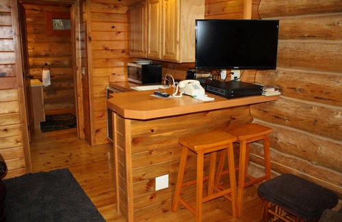 Kamiah Cabin | Hearthstone Elegant Lodge by the River