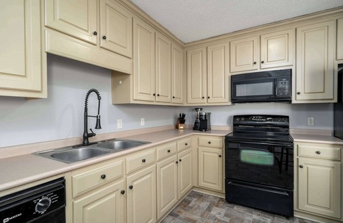 Cottondale House | Hearthstone Hideaway- 2BR/1.5BA- Close to UA