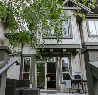 East Kootenay Apartment | Hearthstone Townhomes by StayIn