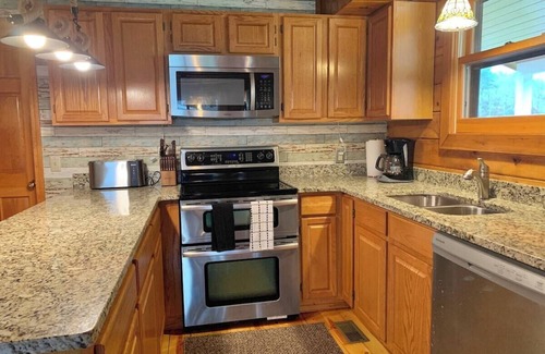 Wears Valley Cabin | Heartwood Lavish Cottage in the Smoky Mountains