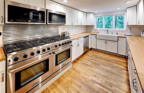 Glenn Haven Shores House | Heated Indoor Pool, Fast Wifi, 5 Acres of Fenced Privacy