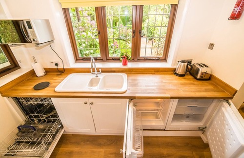 Hastings Cottage | Heated indoor pool & spa, countryside holiday cottage near the beach & park