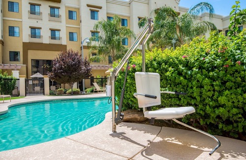 Glendale Sports and Entertainment District Condo | Heated Outdoor Pool | Modern Suite with a Balcony In Glendale Sports District