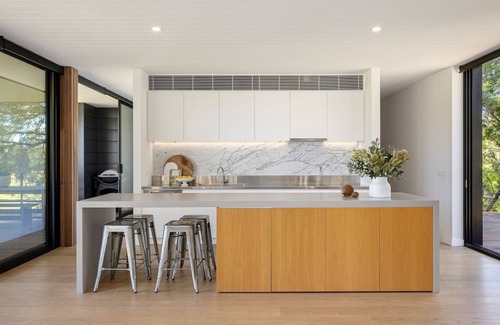 Flinders House | Heated Plunge Pool and Tennis Court - Flinders