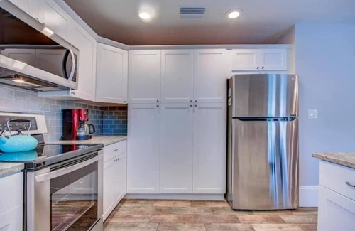 Bay Esplanade House | Heated POOL- 2 Houses to BEACH- Coastal MAIN House