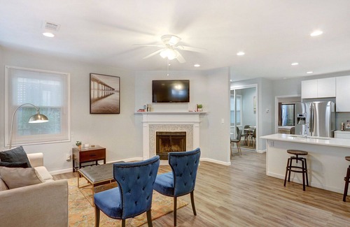 Historic Downtown Savannah House | Heated Pool Access, 2 blocks from Forsyth Park!