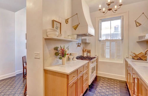 Historic Downtown Savannah House | Heated Pool Access | 5*Clean | Flex Cancelation |