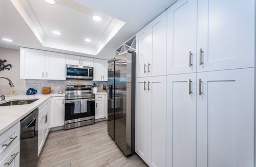 Indian Shores Condo | 🌴HEATED POOL AND JACUZZI FOR YEAR ROUND RELAXATION ON OCEAN FRONT BEACH⛱️ !n