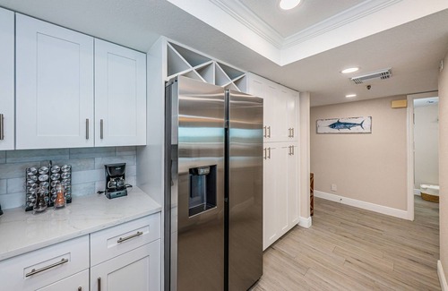 Indian Shores Condo | 🌴HEATED POOL AND JACUZZI FOR YEAR ROUND RELAXATION ON OCEAN FRONT BEACH⛱️ !n