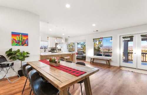 Cottonwood-Verde Village House | Heated Pool and Jacuzzi, Scenic Mountain View, Lux and Cozy,