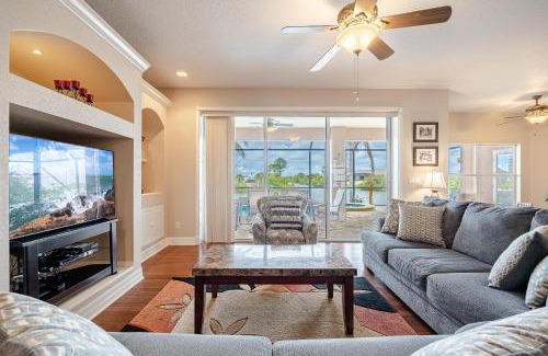 Jacarandas House | Heated Pool and Spa, Sleeps 6 - Villa Cayman