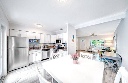 East Fort Lauderdale House | Heated Pool! Close To Beach+Restaurants & Shops!
