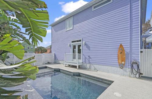 Vilano Beach House | Heated Pool Costa Rica Style Sleeps 10 Steps to Sand, Dogs OK