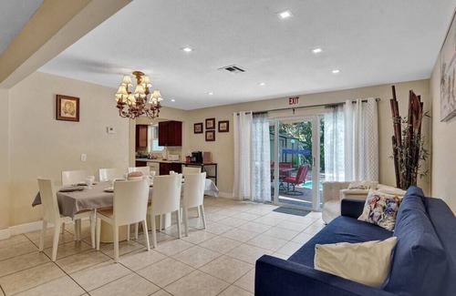Hallandale Beach Villa | Heated Pool Elegant Family Home 10 Min to Beach