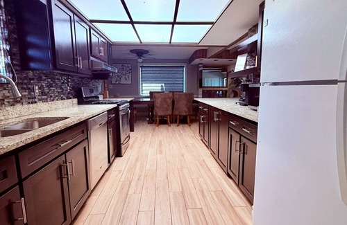 Biggs Field House | Heated pool, Family Home,3BDR 2BT/Cielovista Mall