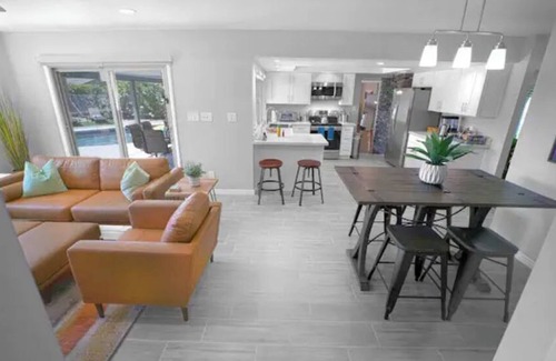 Camelback East House | Heated Pool/Fire Lounge/TVpatio Oasis in Uptown!