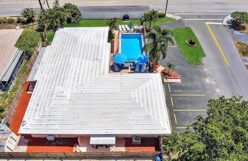 Coral Ridge Isles Apartment | Heated Pool Free Parking BBQ Close 2 FTL Beach!