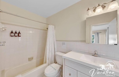 Coral Ridge Isles Apartment | Heated Pool Free Parking BBQ Close 2 FTL Beach!