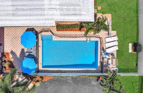 Coral Ridge Isles Apartment | Heated Pool Free Parking BBQ Close 2 FTL Beach!