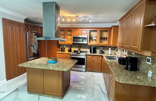 Tamiami House | Heated Pool & Full House