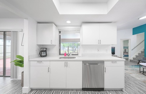 Mariner House | Heated Pool | Game Room | 9 beds | 2 Living Rooms for Groups & Families! PETS OK!