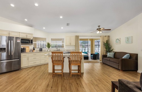 Trafalgar House | Heated Pool, GameRoom, EV Charger, Family Friendly