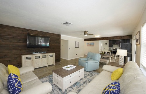 Southgate House | Heated Pool ❤ Home- Close to Beaches, Restaurants