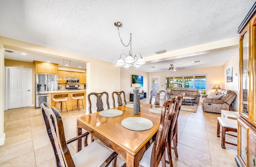 Garden Isles House | Heated Pool & Hot Tub! WaterFront+1 Mile To Beach!