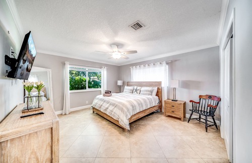 Pompano Isles House | Heated Pool & Hot Tub! Waterfront+1 Mile To Beach!
