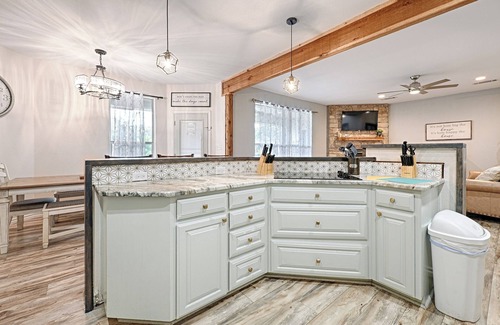Azle House | Heated Pool, Hot tub, 17 beds, Pickleball, 2 Game Rooms, Arcades