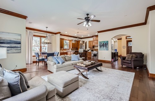 South River City House | Heated Pool/Hot Tub | 4,000+ SF | 10 Beds | Sleeps 16 hosted by PMI Austin Metro